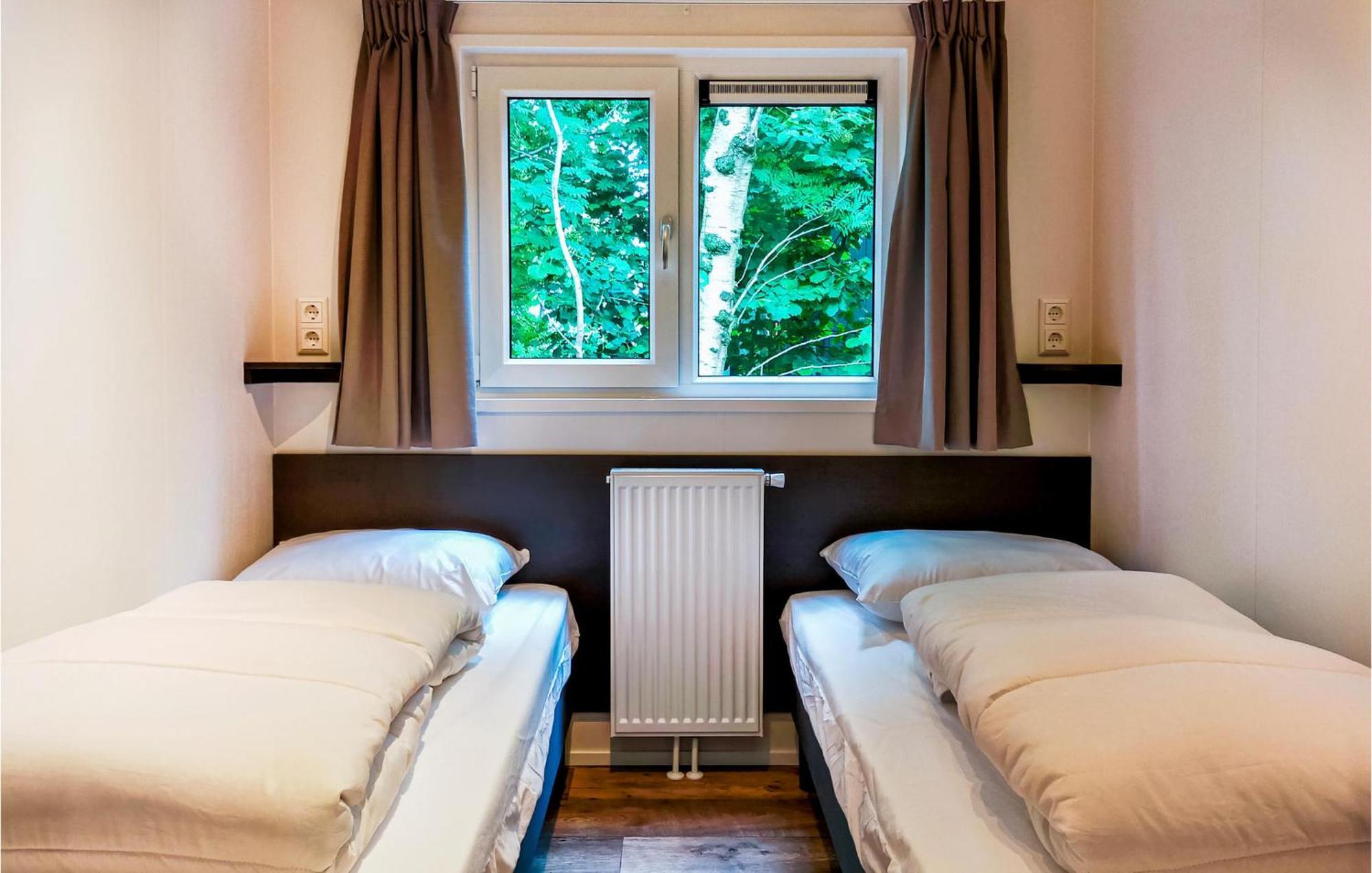 Chalet 84 Oosterwolde  ภายนอก รูปภาพ
